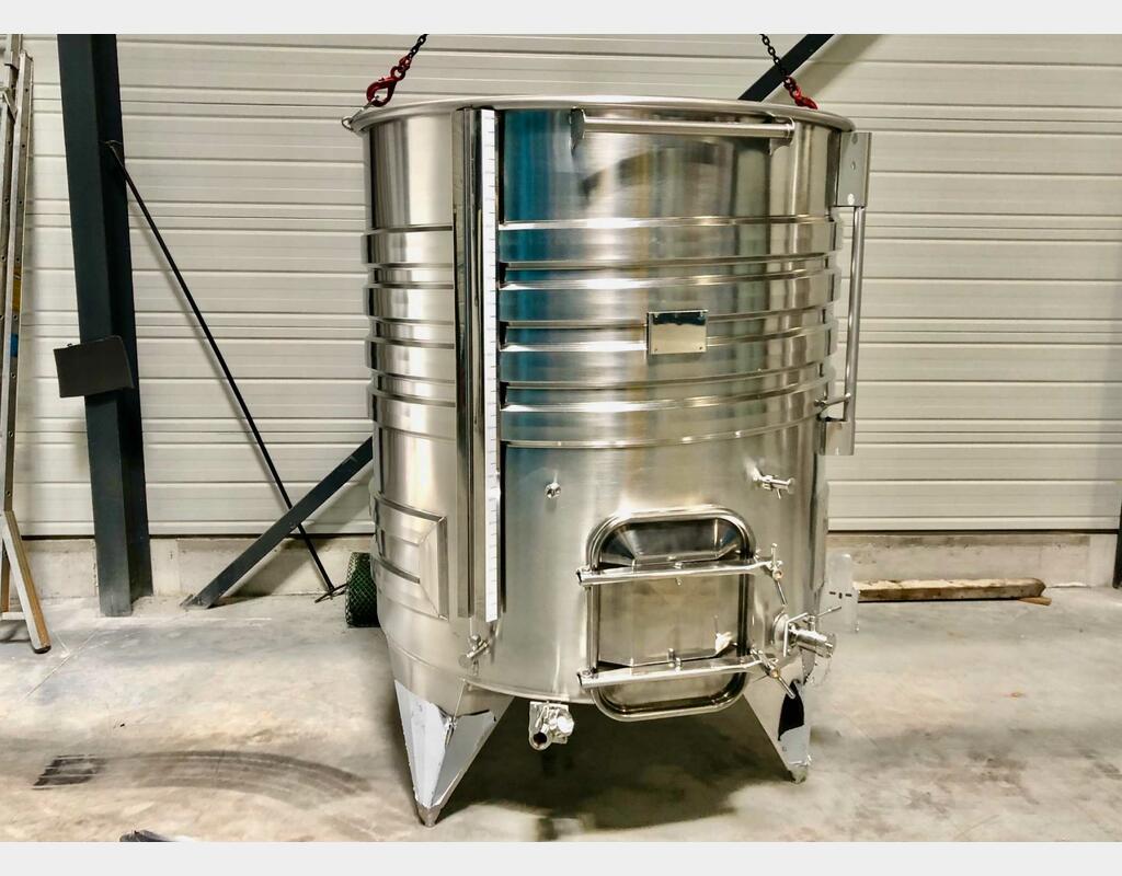 Cuve inox 304 thermor&eacute;gul&eacute;e chapeau flottant 22.9 HL (2 297 litres) ARSILAC