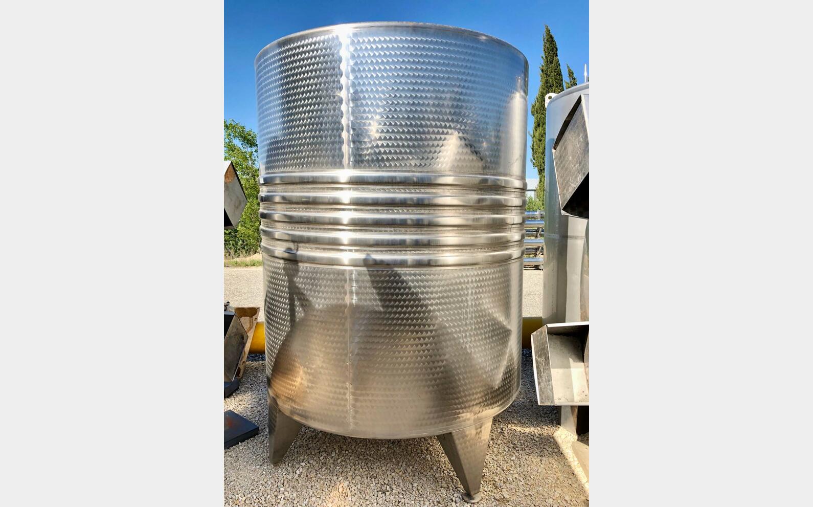 Cuve inox - Sur pieds 50 HL (5 000 litres) LACOINOX