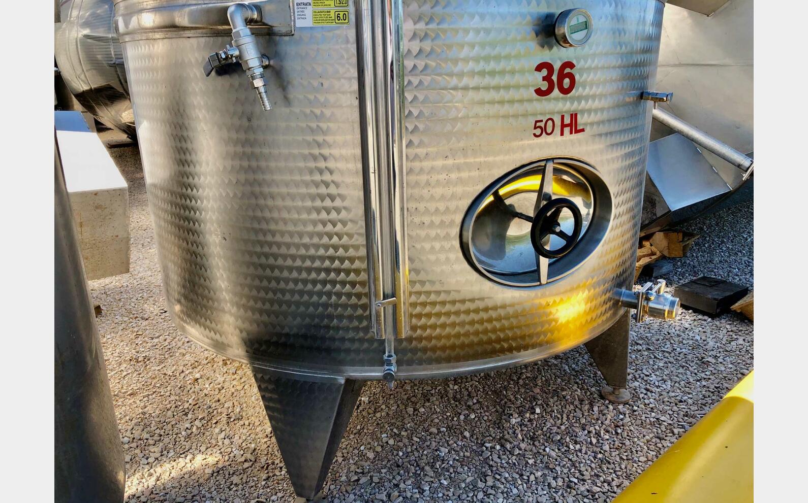 Cuve inox - Sur pieds 50 HL (5 000 litres) LACOINOX