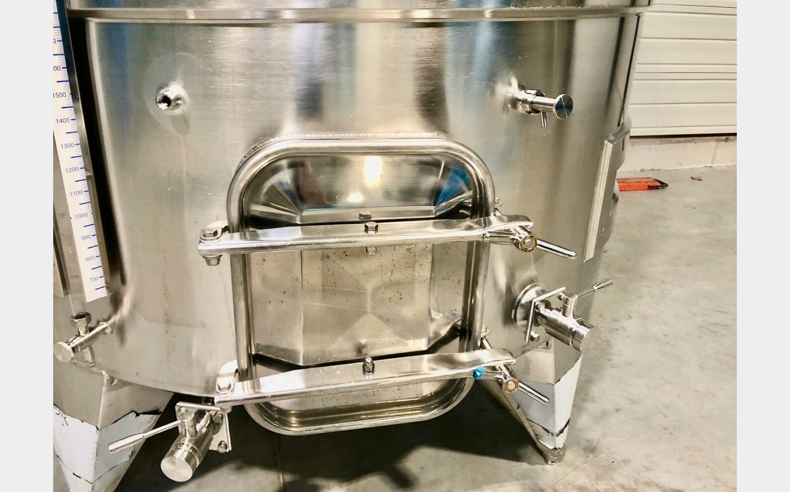 Cuve inox 304 thermor&eacute;gul&eacute;e sur pieds 72.27 HL (7 227 litres) ARSILAC
