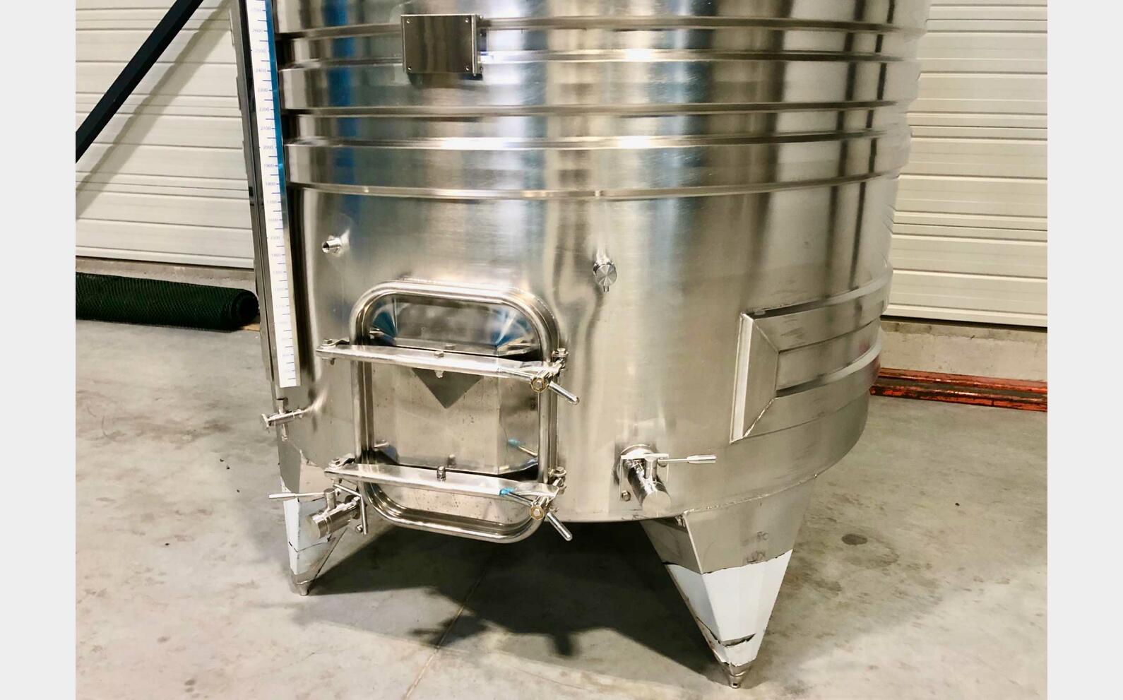 Cuve inox 304 thermor&eacute;gul&eacute;e sur pieds 72.27 HL (7 227 litres) ARSILAC