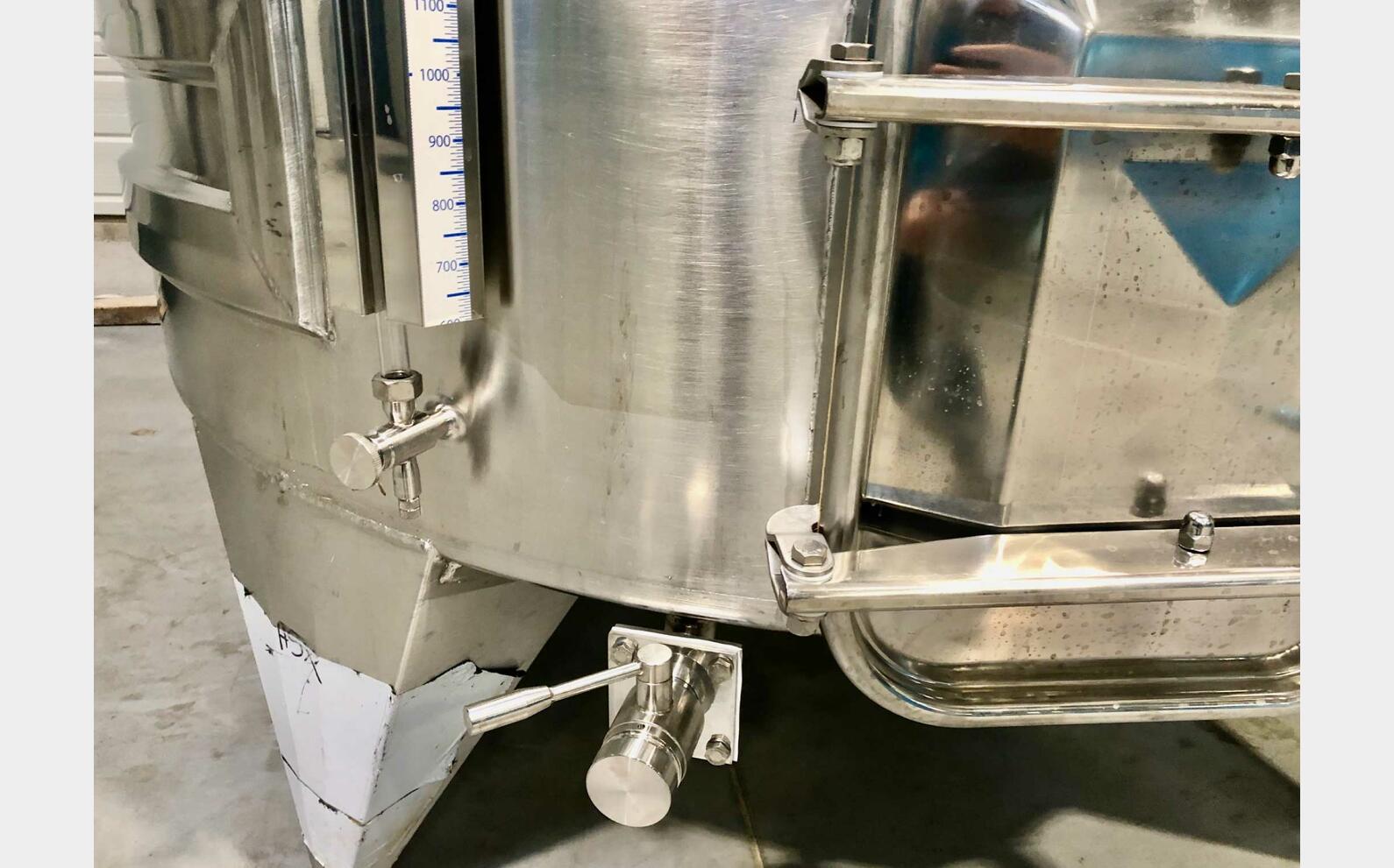 Cuve inox 304 thermor&eacute;gul&eacute;e sur pieds 72.27 HL (7 227 litres) ARSILAC