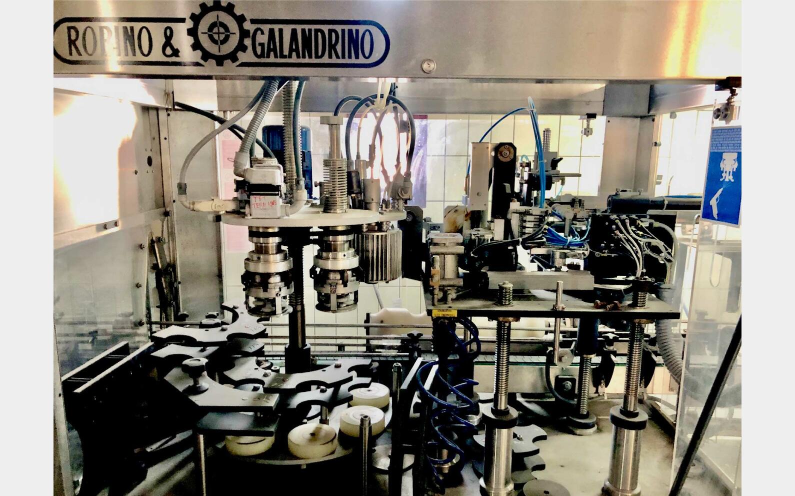 Capsule dispenser + Crimping ROBINO GALINDRINO