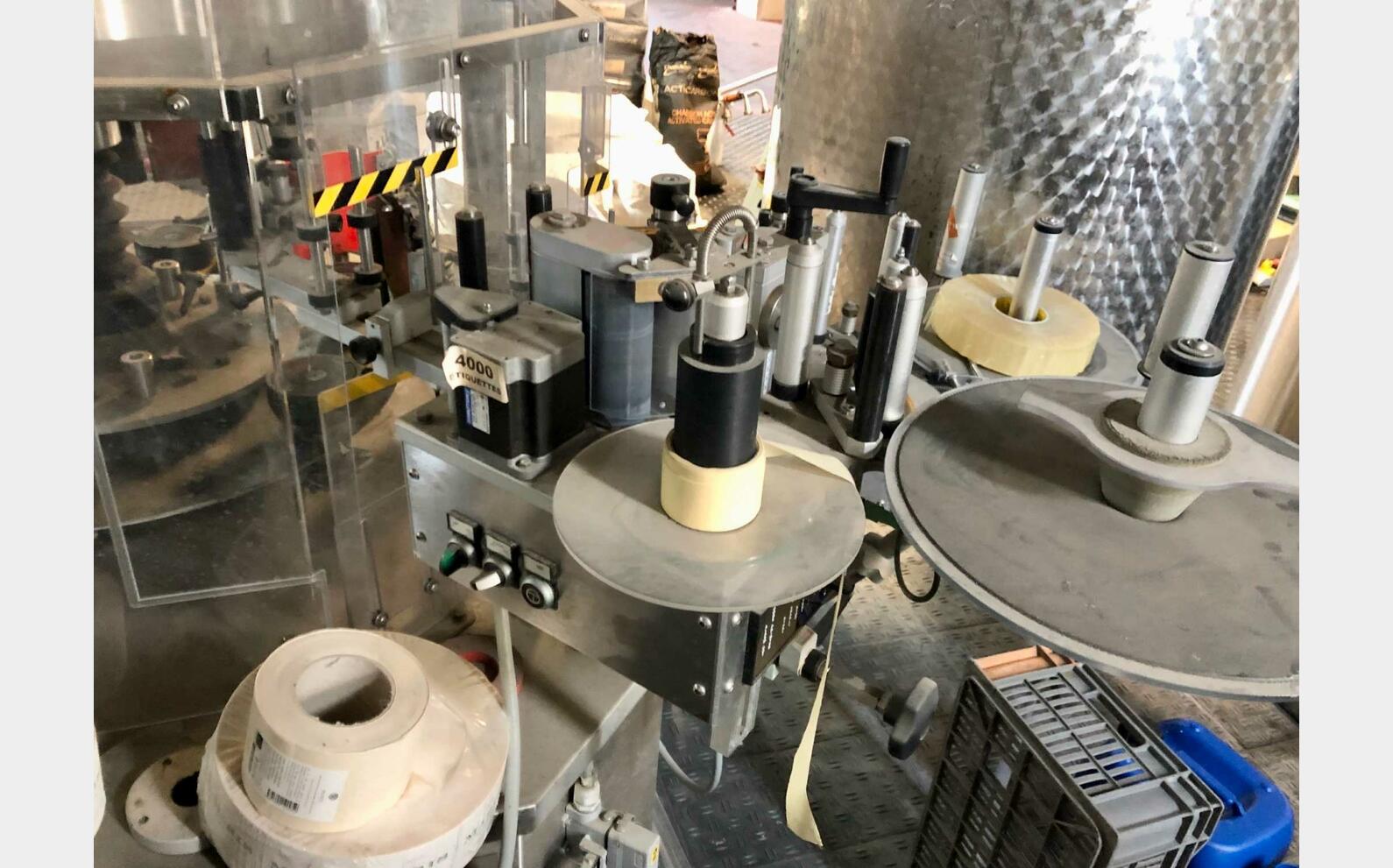 Labelling machine - Stickers - 3 stations 4500 Bottles/hour CAVAGNINO AND GATTI