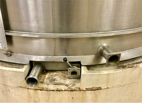 Stainless steel tank  - On base