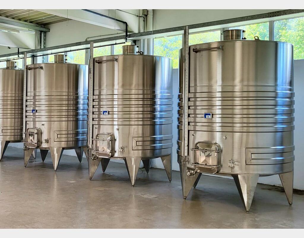 Cuve inox 304 thermor&eacute;gul&eacute;e sur pieds 81.17 HL (8 117 Litres) ARSILAC