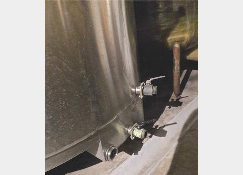 Stainless steel tank - On feet 185 HL (18 500 litres)