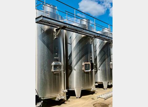 Stainless steel tank - On feet 185 HL (18 500 litres)