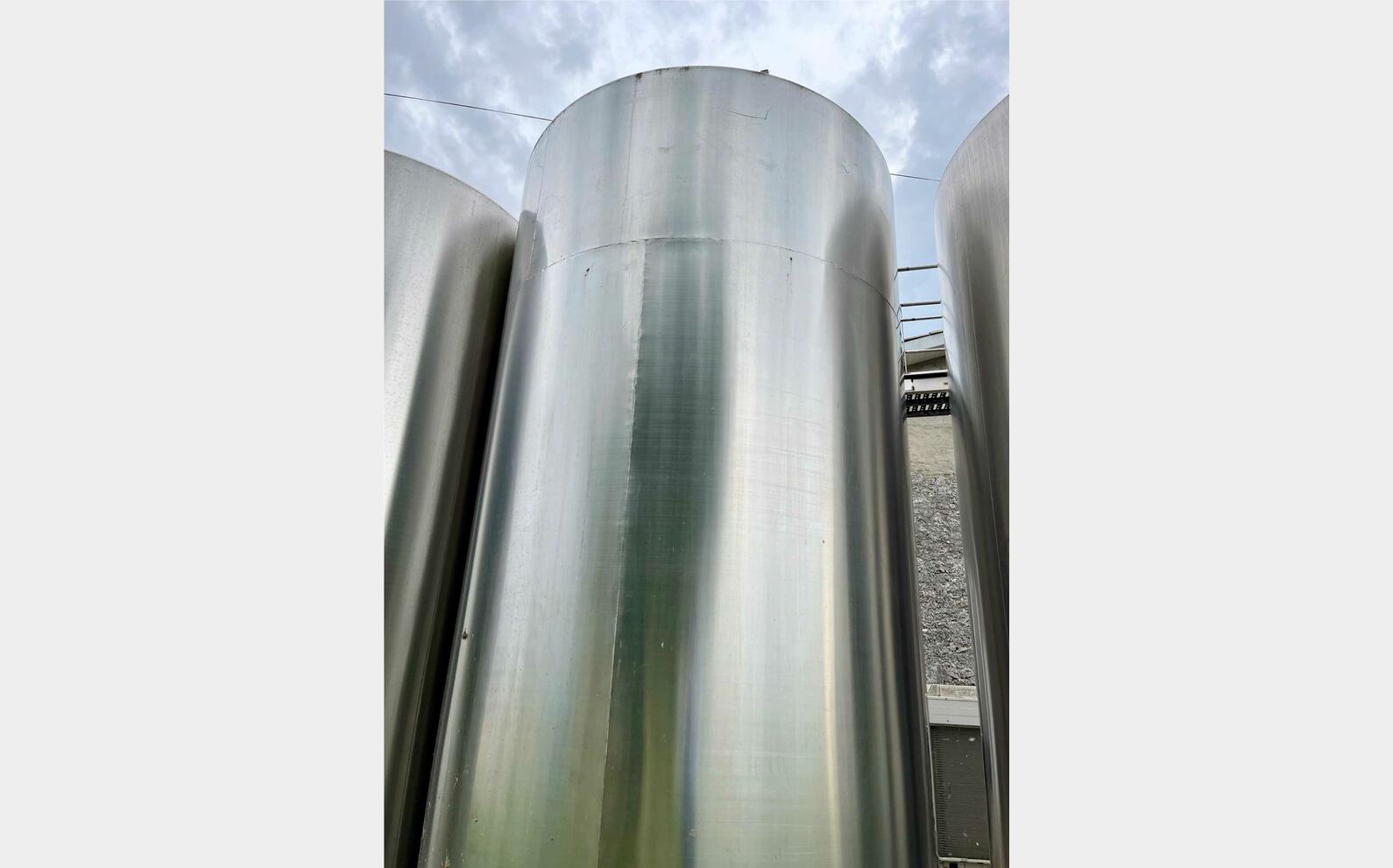 Cuve inox - Sur pieds 185 HL (18 500 litres)