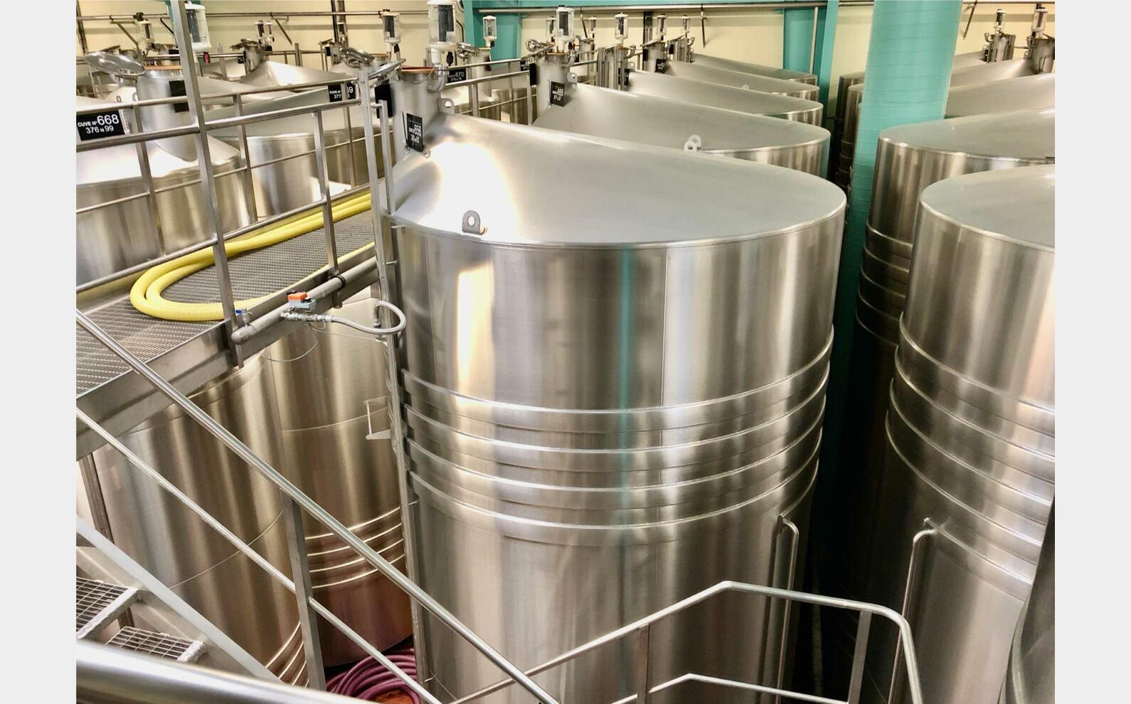 Cuve inox 316L - Fond inclin&eacute; 377.50 HL (37 750 litres) PIERRE GUERIN