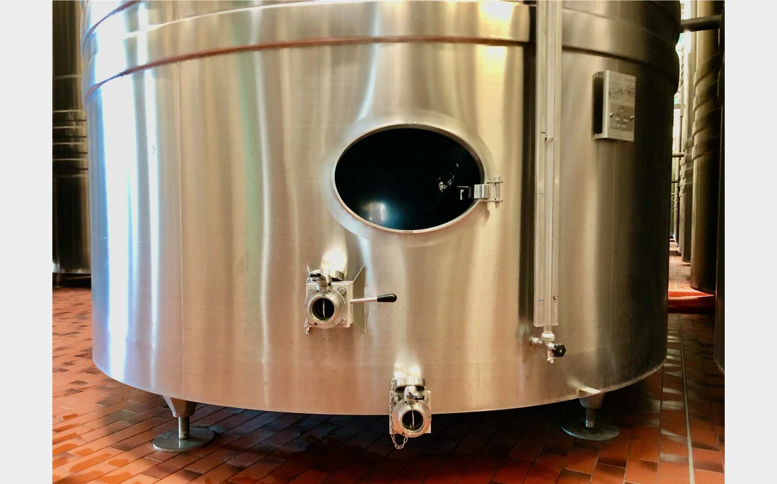 Cuve inox 316L - Fond inclin&eacute; 377.50 HL (37 750 litres) PIERRE GUERIN