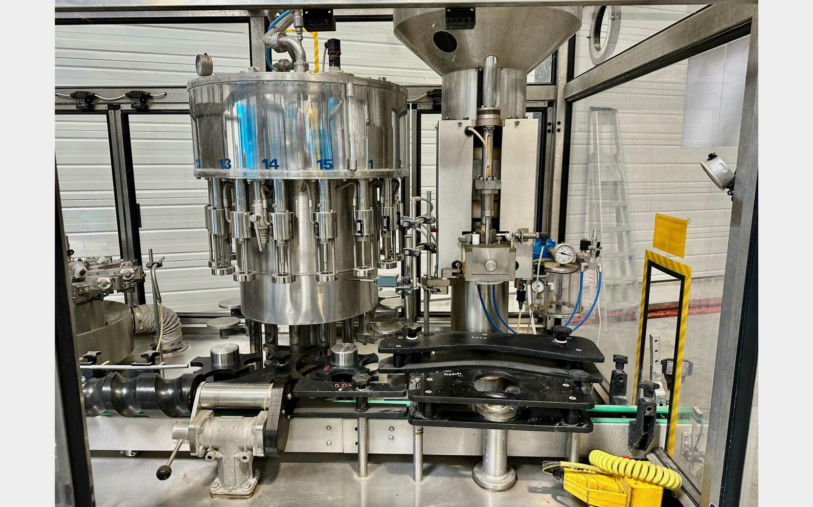 MONOBLOC - Rinsing / Pulling / Capping 3 000 Bt/h ALFATECK