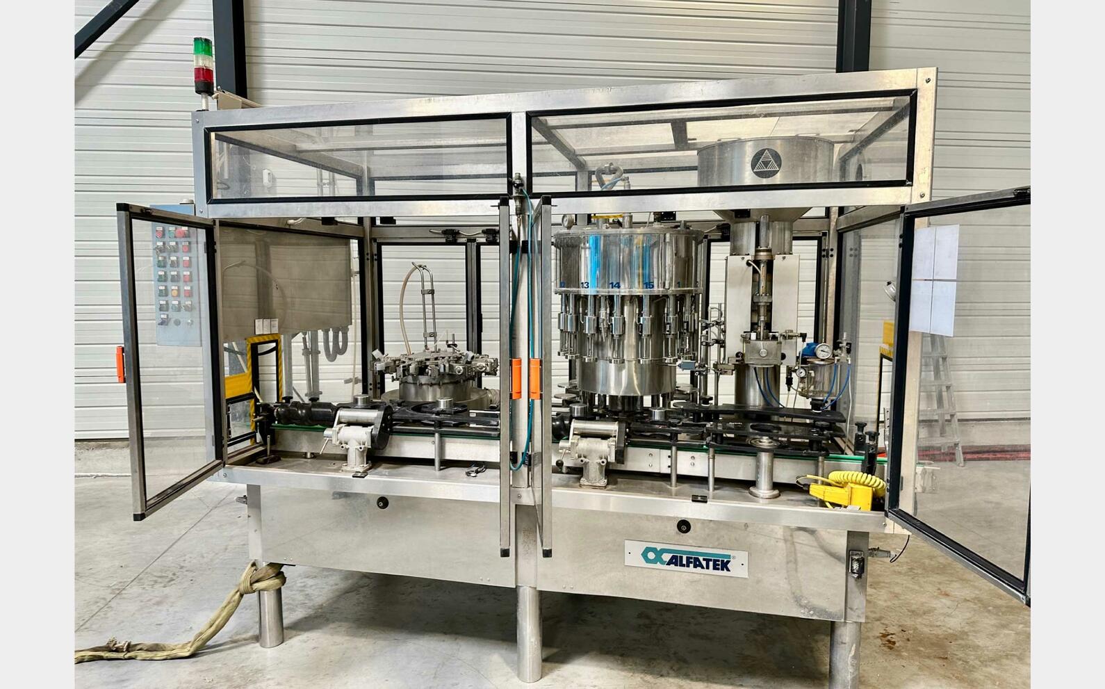 MONOBLOC - Rinsing / Pulling / Capping 3 000 Bt/h ALFATECK