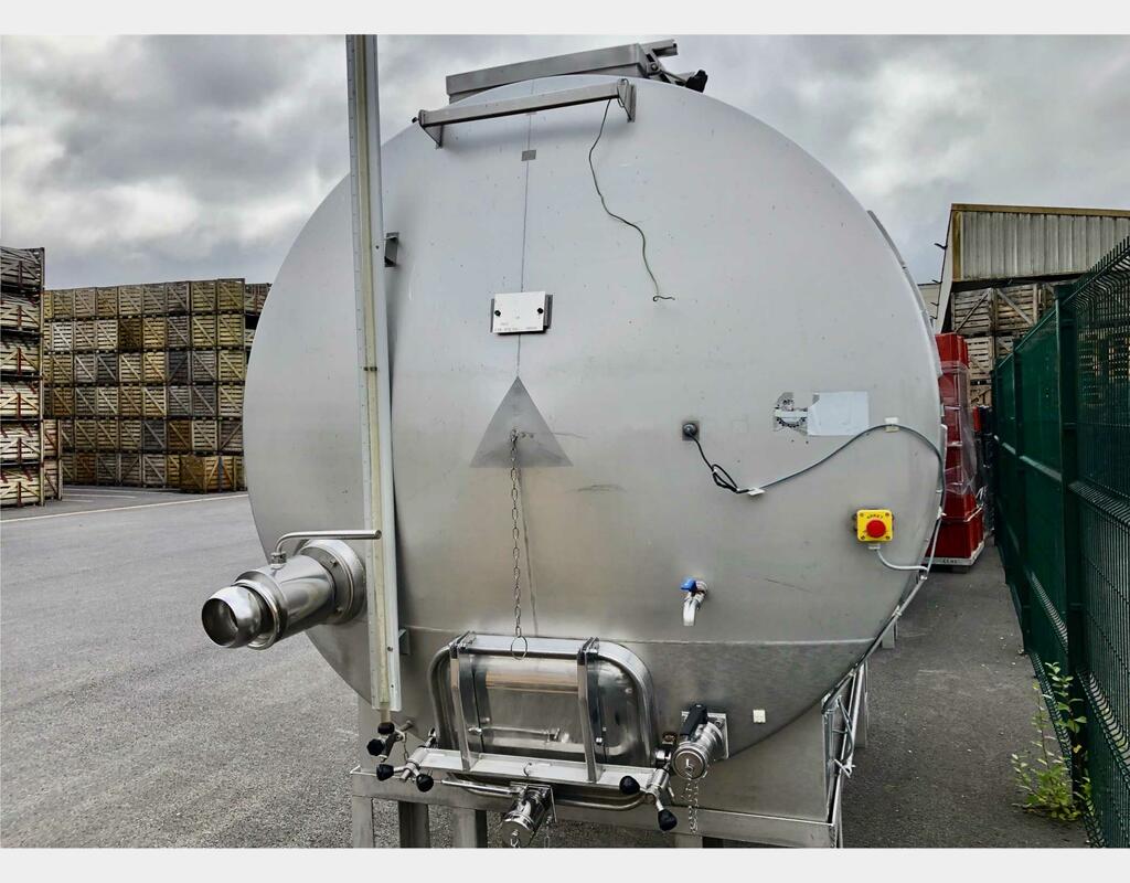 Horizontal stainless steel tank - Thermo-regulated self-draining