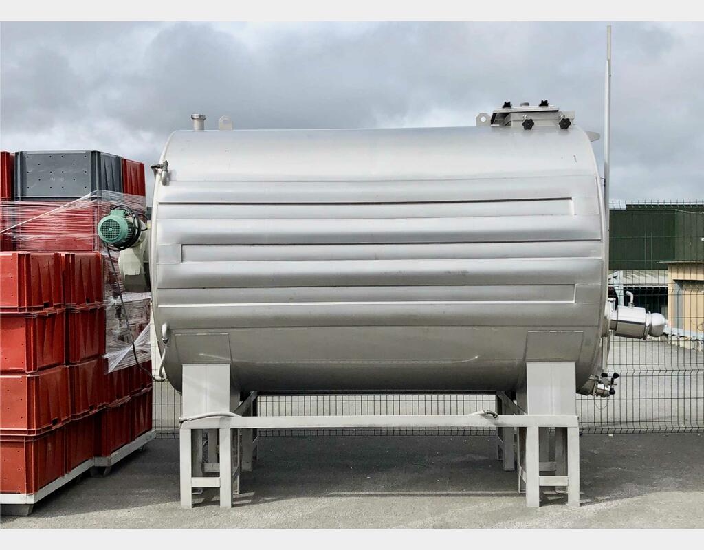 Horizontal stainless steel tank - Thermo-regulated self-draining