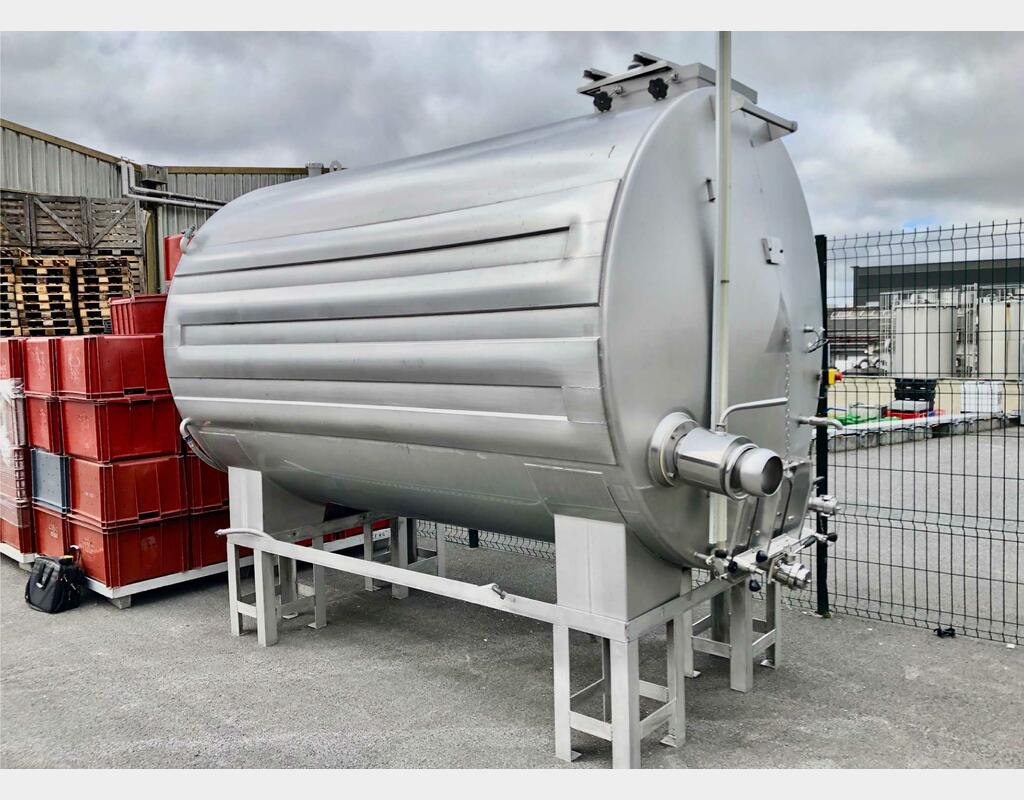 Horizontal stainless steel tank - Thermo-regulated self-draining