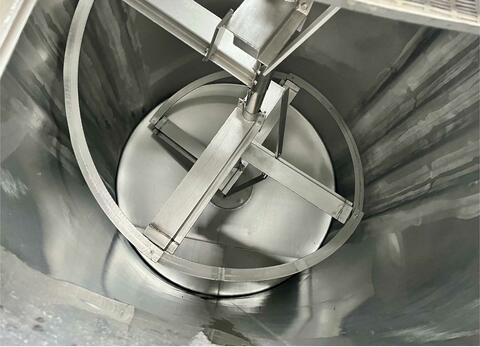 Horizontal stainless steel tank - Thermo-regulated self-draining