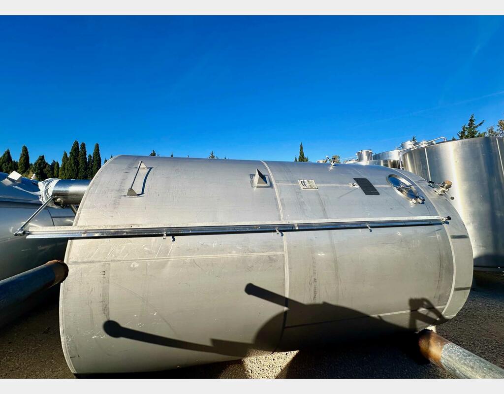 Stainless steel storage tank - On feet