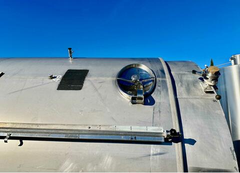 Stainless steel storage tank - On feet