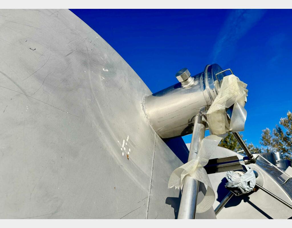 Stainless steel storage tank - On feet