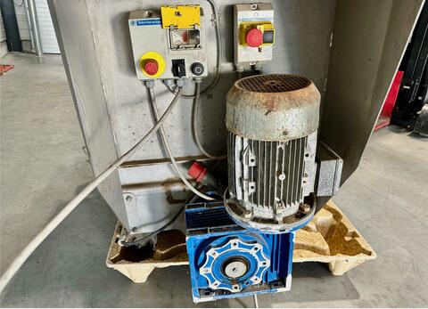 Grape and pomace pump