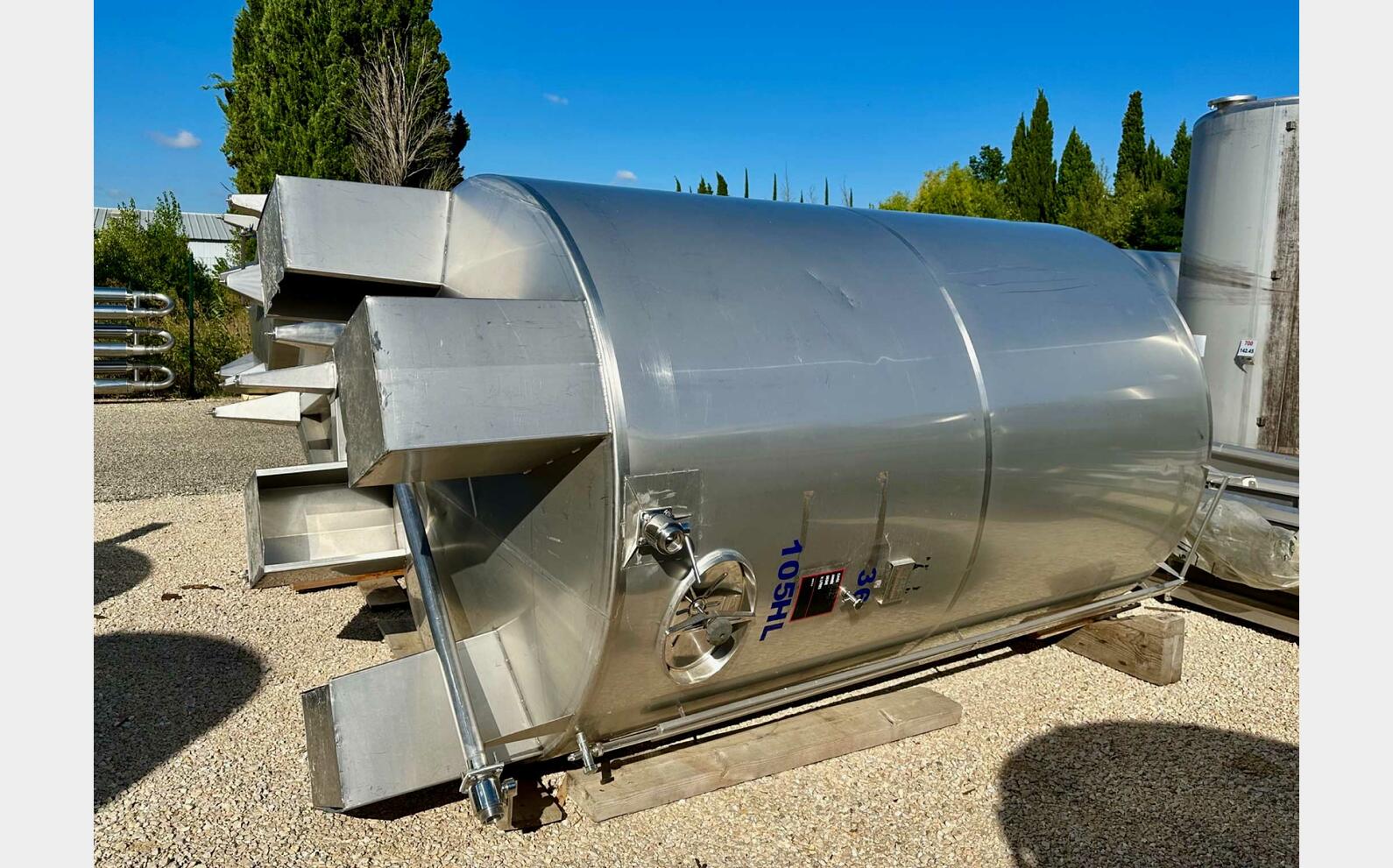 Stainless steel tank - Flat bottom 105 HL (10 500 litres)