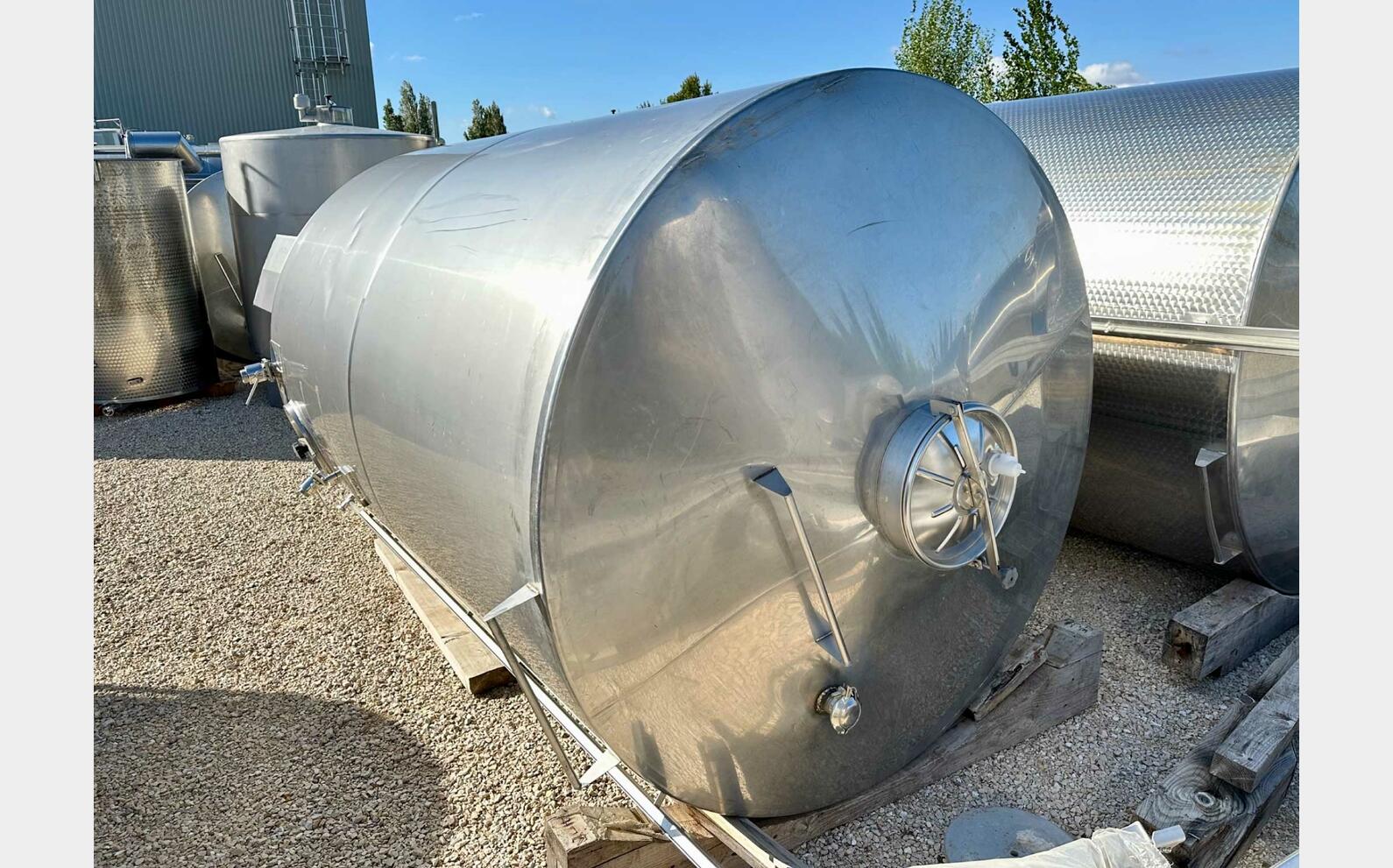 Cuve inox - Fond plat 105 HL (10 500 litres)