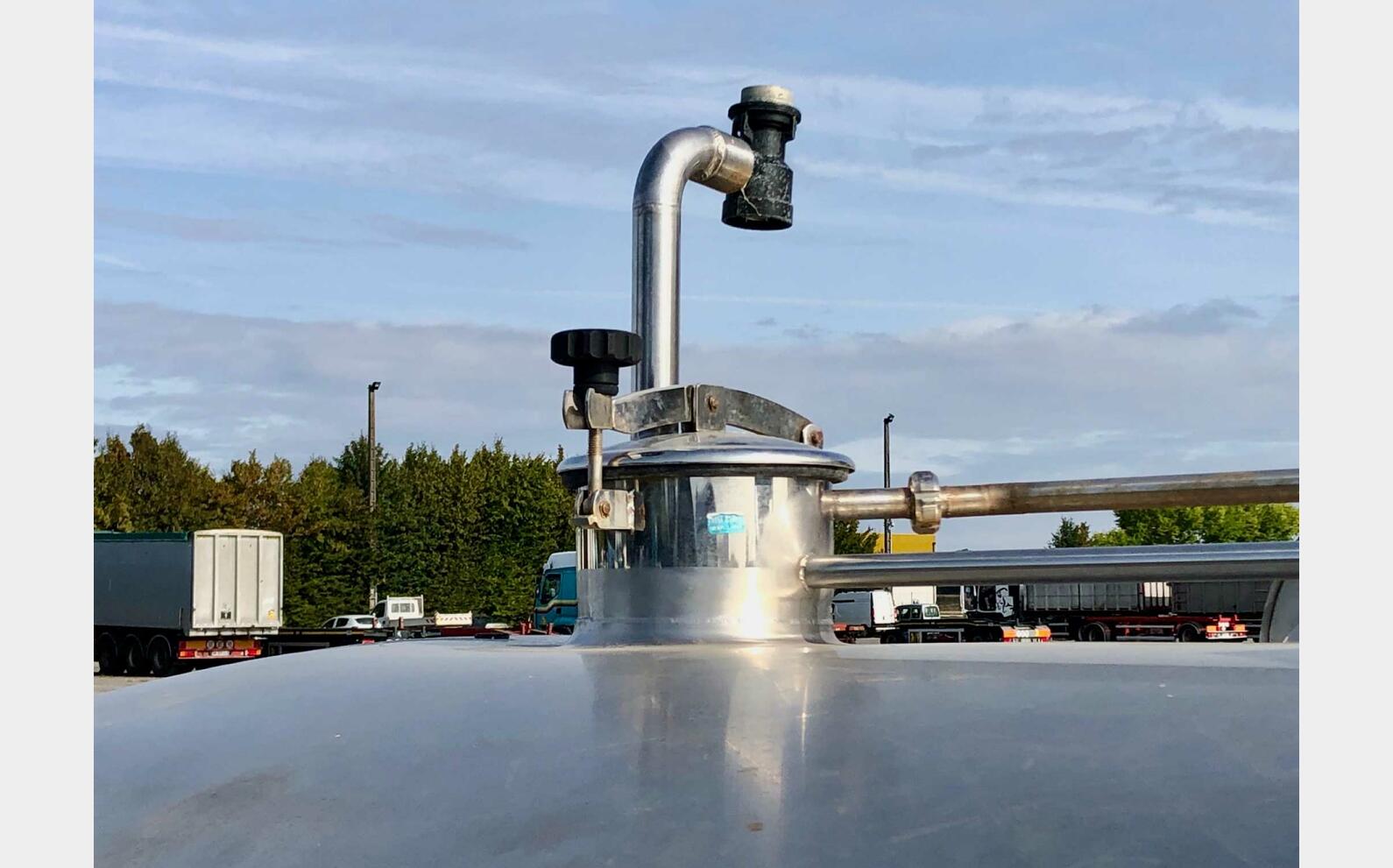 Cuve inox - Type tank &agrave;&nbsp; lait 150 HL (15 000 litres) ALFA LAVAL
