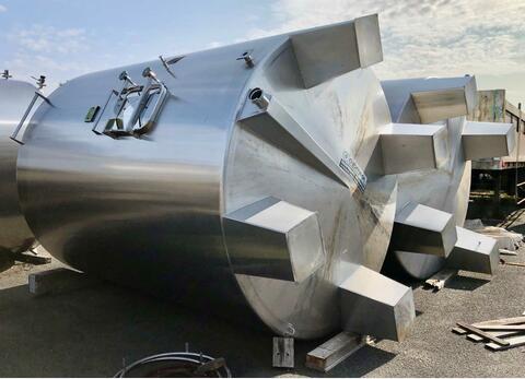 Cylindrical stainless steel tank - Vertical on legs
