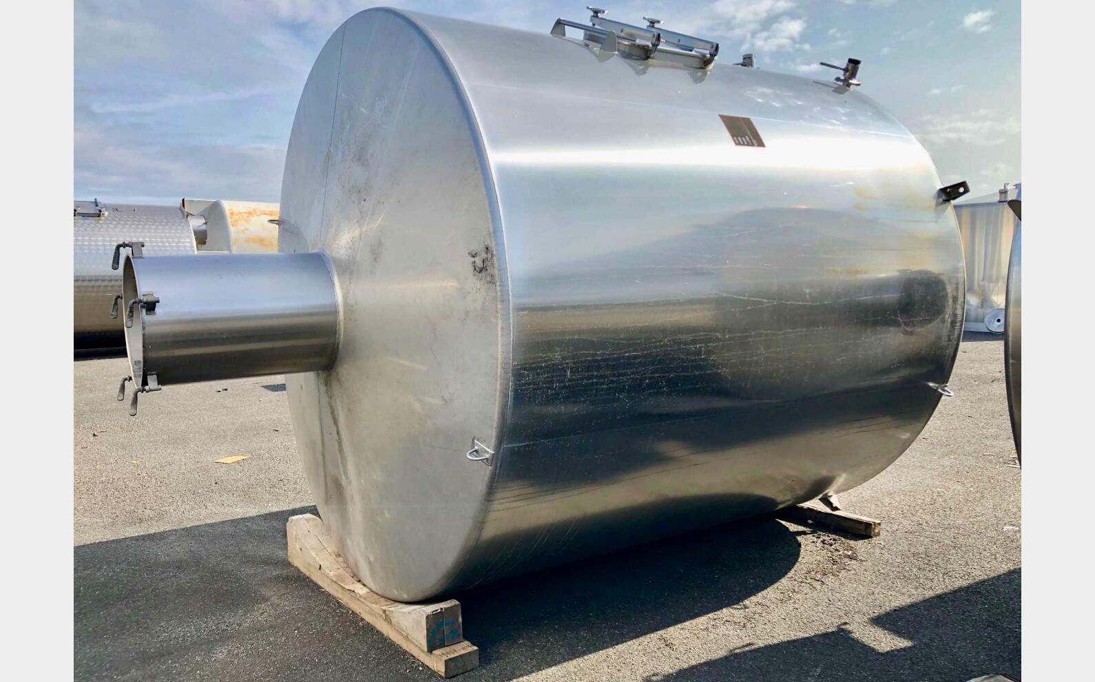 Cuve inox 304 fond plat avec boitard 120 HL (12 000 litres) DABRIGEON