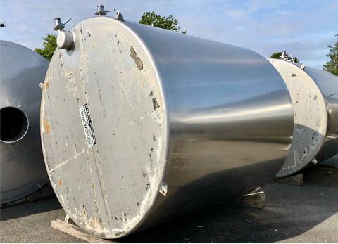 Stainless steel cylindrical tank - On cement base