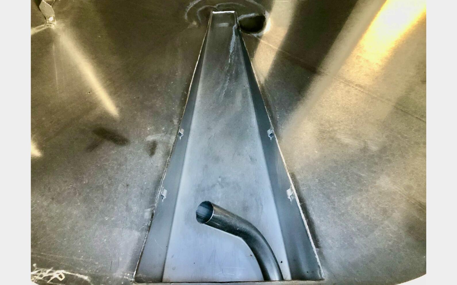 Stainless steel tank 304L - Internal flag 250 HL (25 000 litres) STAI
