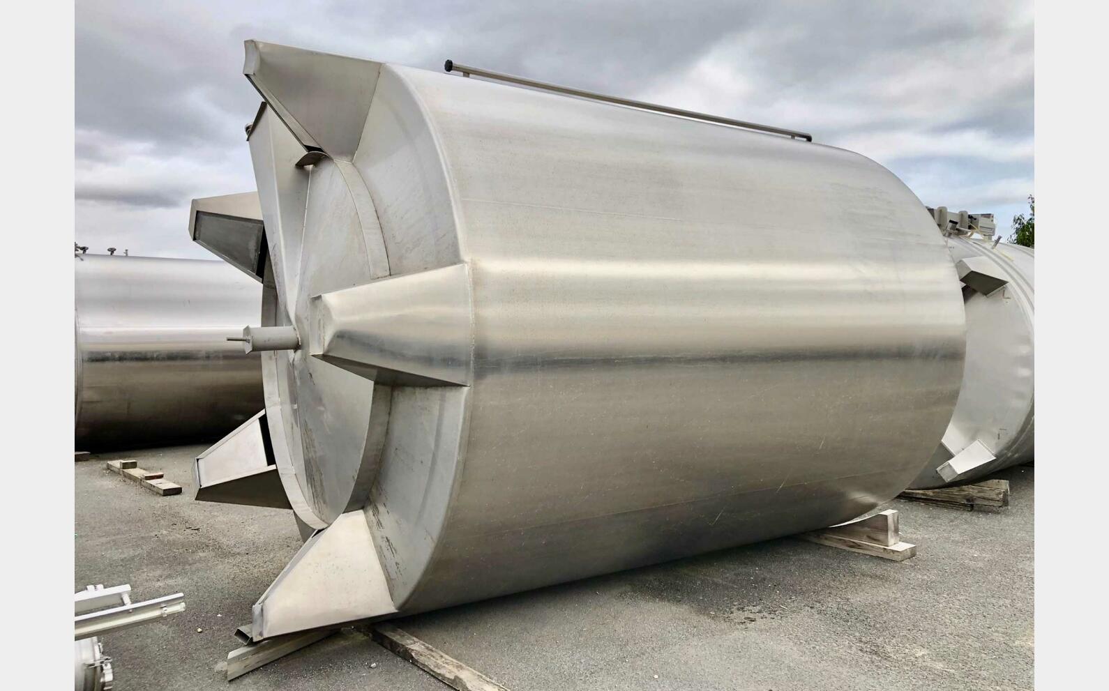 Stainless steel tank 304L - Internal flag 250 HL (25 000 litres) STAI