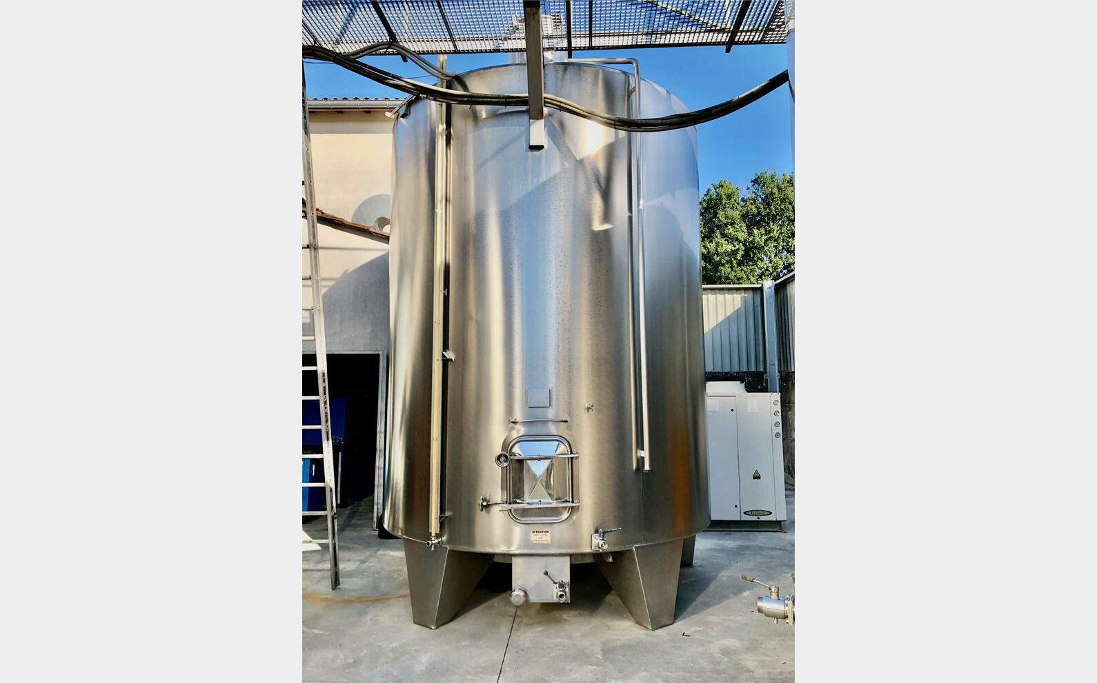 Cuve inox 304L - Drapeau int&eacute;rieur 250 HL (25 000 litres) STAI