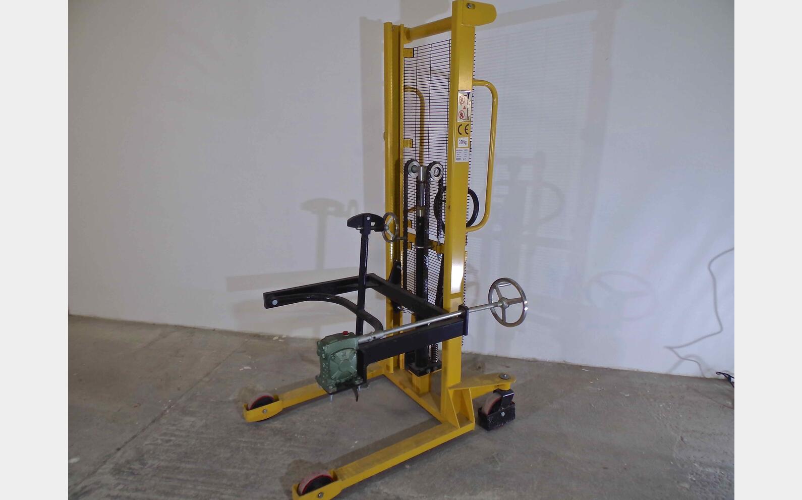 Gerbeur l&egrave;ve f&ucirc;t manuel 350 kg maxi Basculeur de f&ucirc;ts
