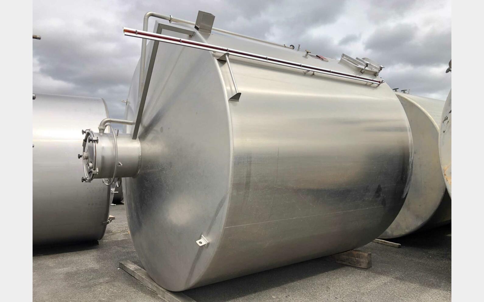 Cuve inox 304 fod plat 250 HL (25 000 litres) CHALVIGNAC