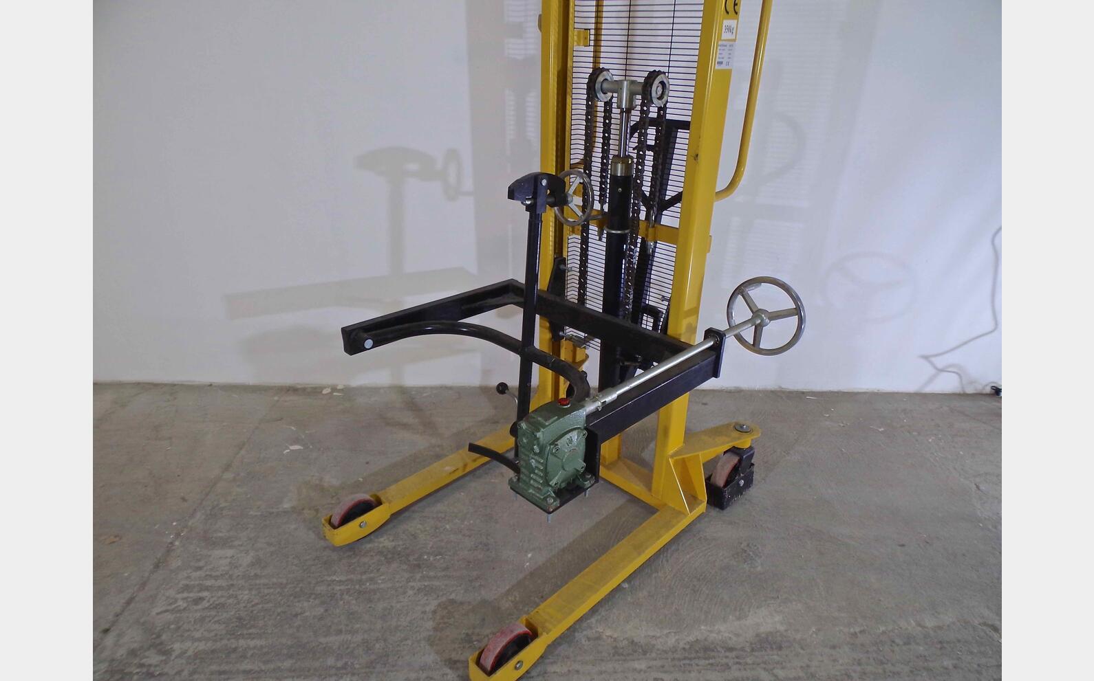 Gerbeur l&egrave;ve f&ucirc;t manuel 350 kg maxi Basculeur de f&ucirc;ts