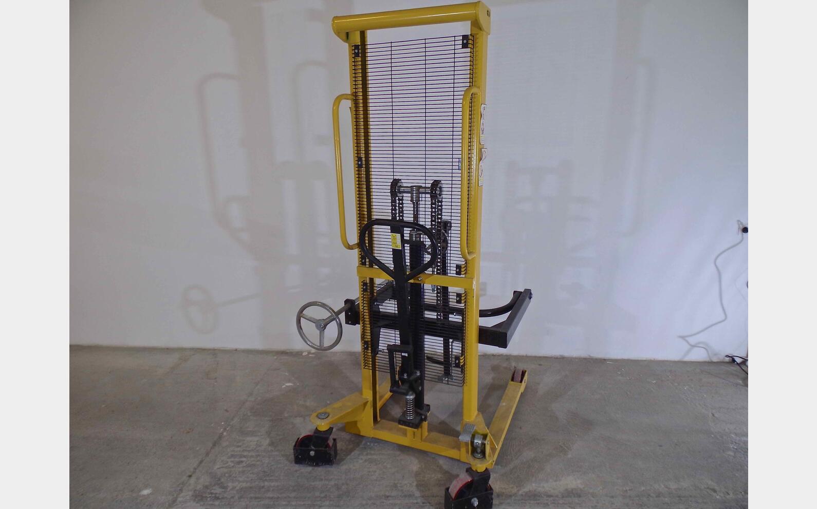 Gerbeur l&egrave;ve f&ucirc;t manuel 350 kg maxi Basculeur de f&ucirc;ts
