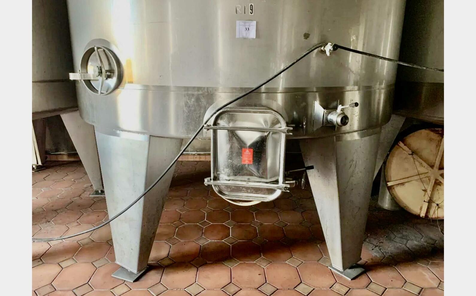 Stainless steel tank on legs 300 HL (30 000 litres) GUERIN