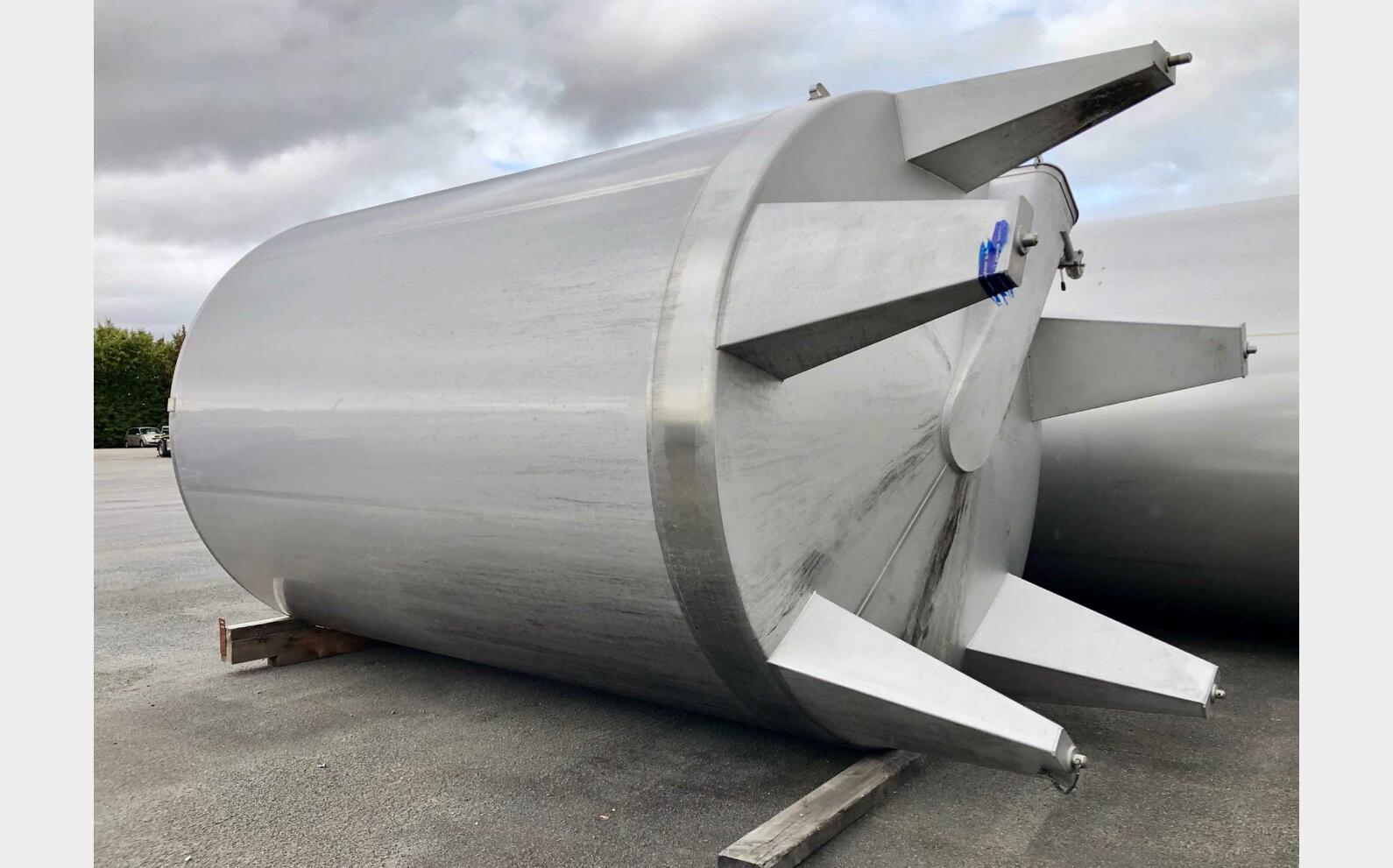 Stainless steel tank on legs 300 HL (30 000 litres) GUERIN