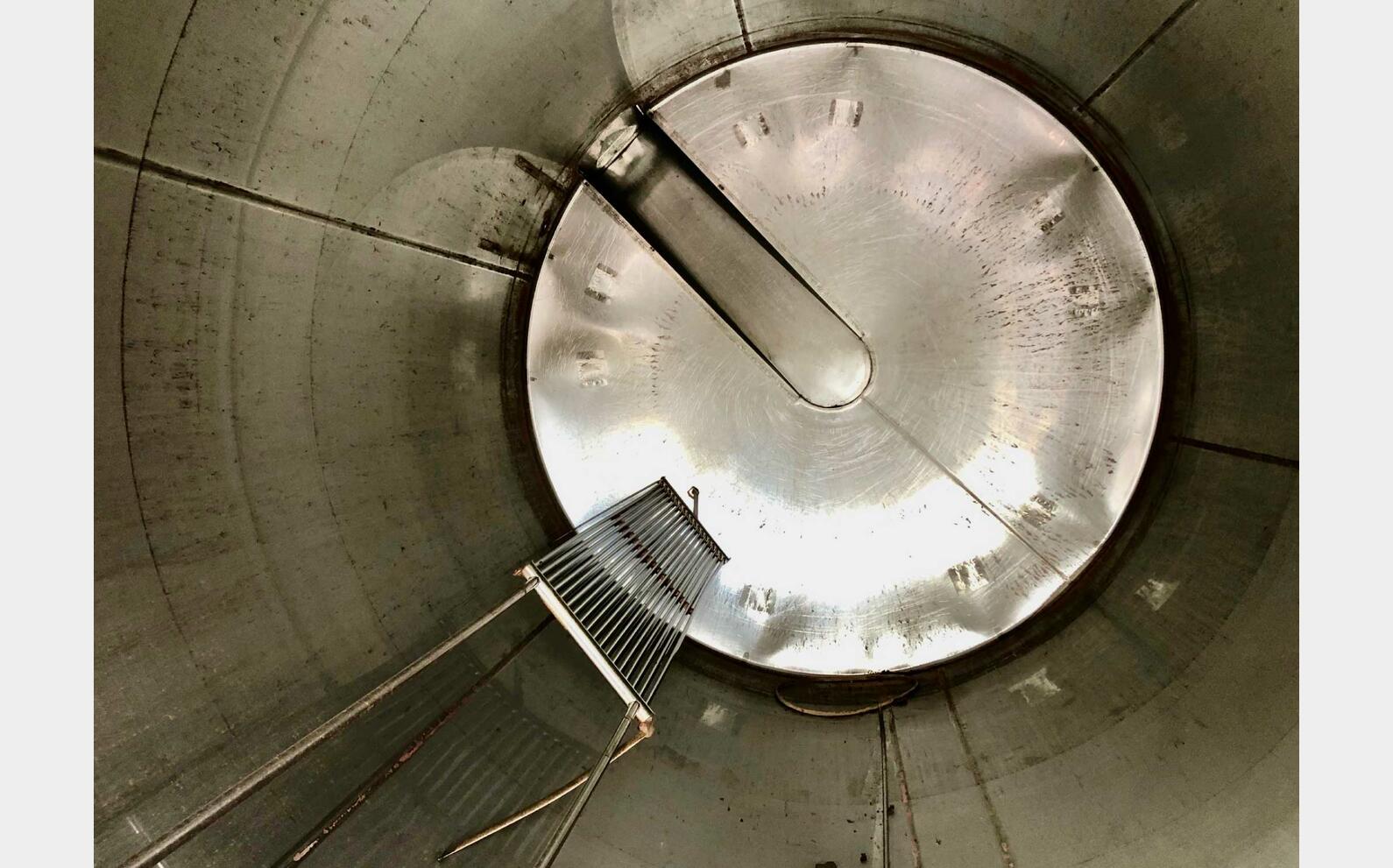 Stainless steel tank on legs 300 HL (30 000 litres) CARTIER