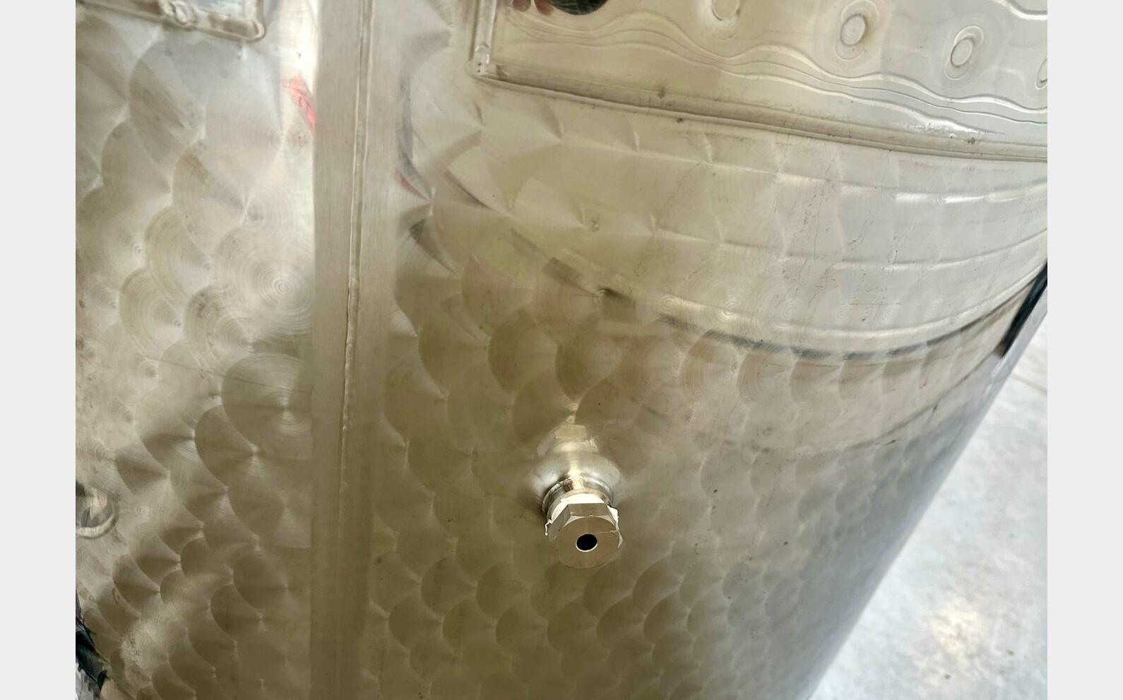 Cuve inox 304 thermor&eacute;gul&eacute;e fond bomb&eacute; sur pieds 26.2 HL (2 623 litres) ARSILAC