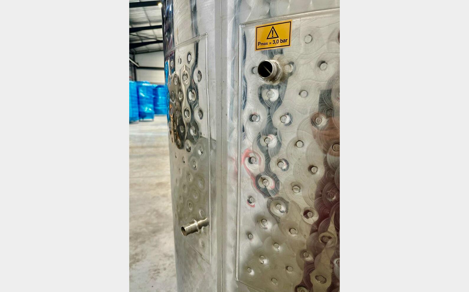 Cuve inox 304 thermor&eacute;gul&eacute;e fond bomb&eacute; sur pieds 26.2 HL (2 623 litres) ARSILAC
