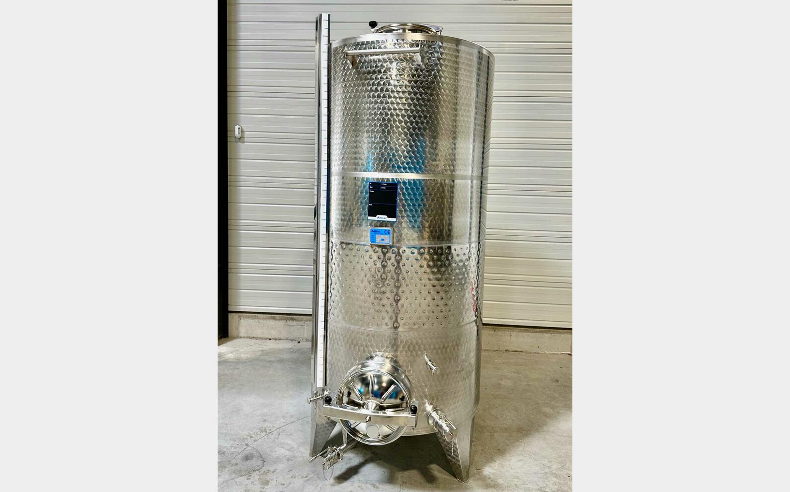 Cuve inox 304 thermor&eacute;gul&eacute;e fond bomb&eacute; sur pieds 26.2 HL (2 623 litres) ARSILAC