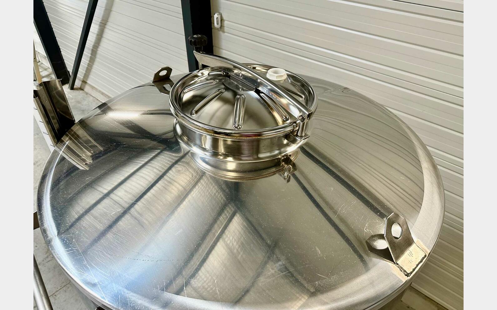 Cuve inox 304 thermor&eacute;gul&eacute;e fond bomb&eacute; sur pieds 26.2 HL (2 623 litres) ARSILAC