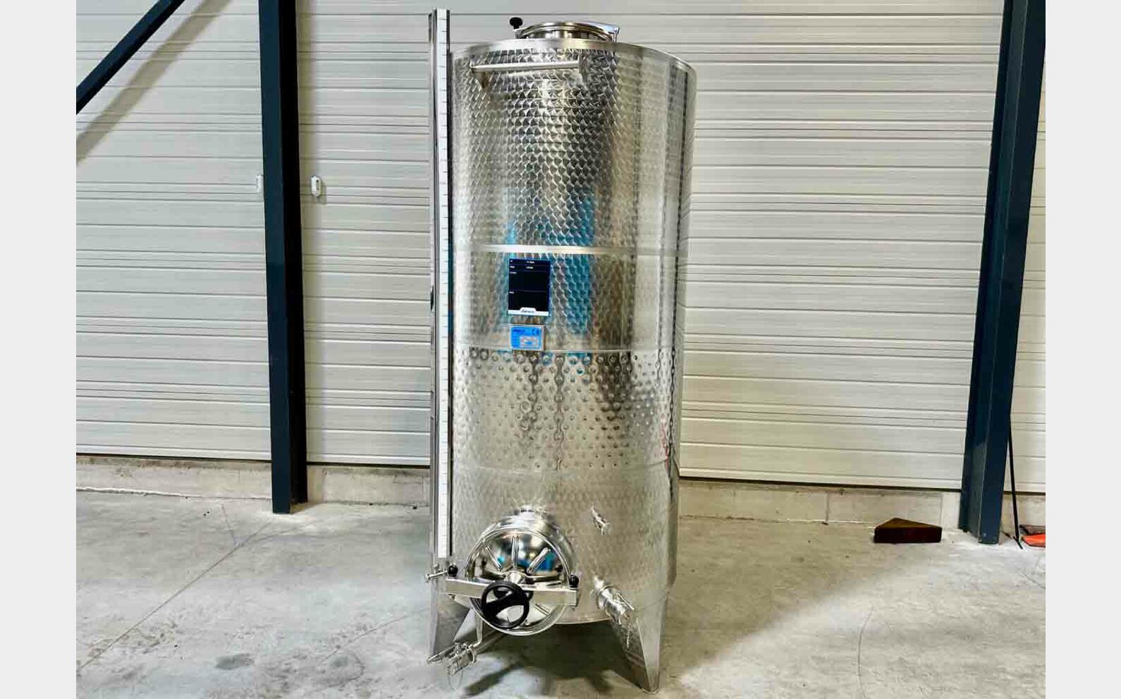 Cuve inox 304 thermor&eacute;gul&eacute;e fond bomb&eacute; sur pieds 26.2 HL (2 623 litres) ARSILAC