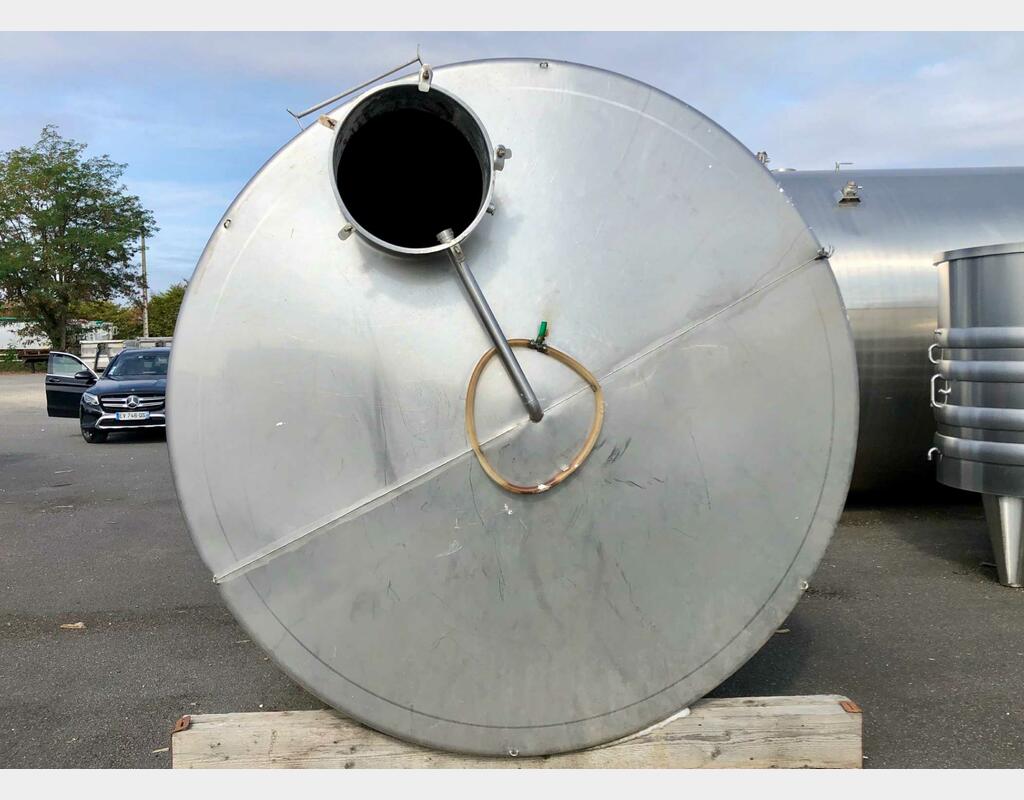 Stainless steel tank on legs - Storage