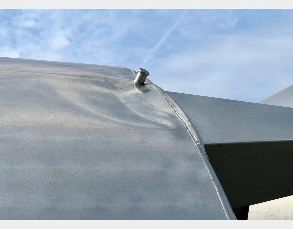 Stainless steel tank on legs - Storage