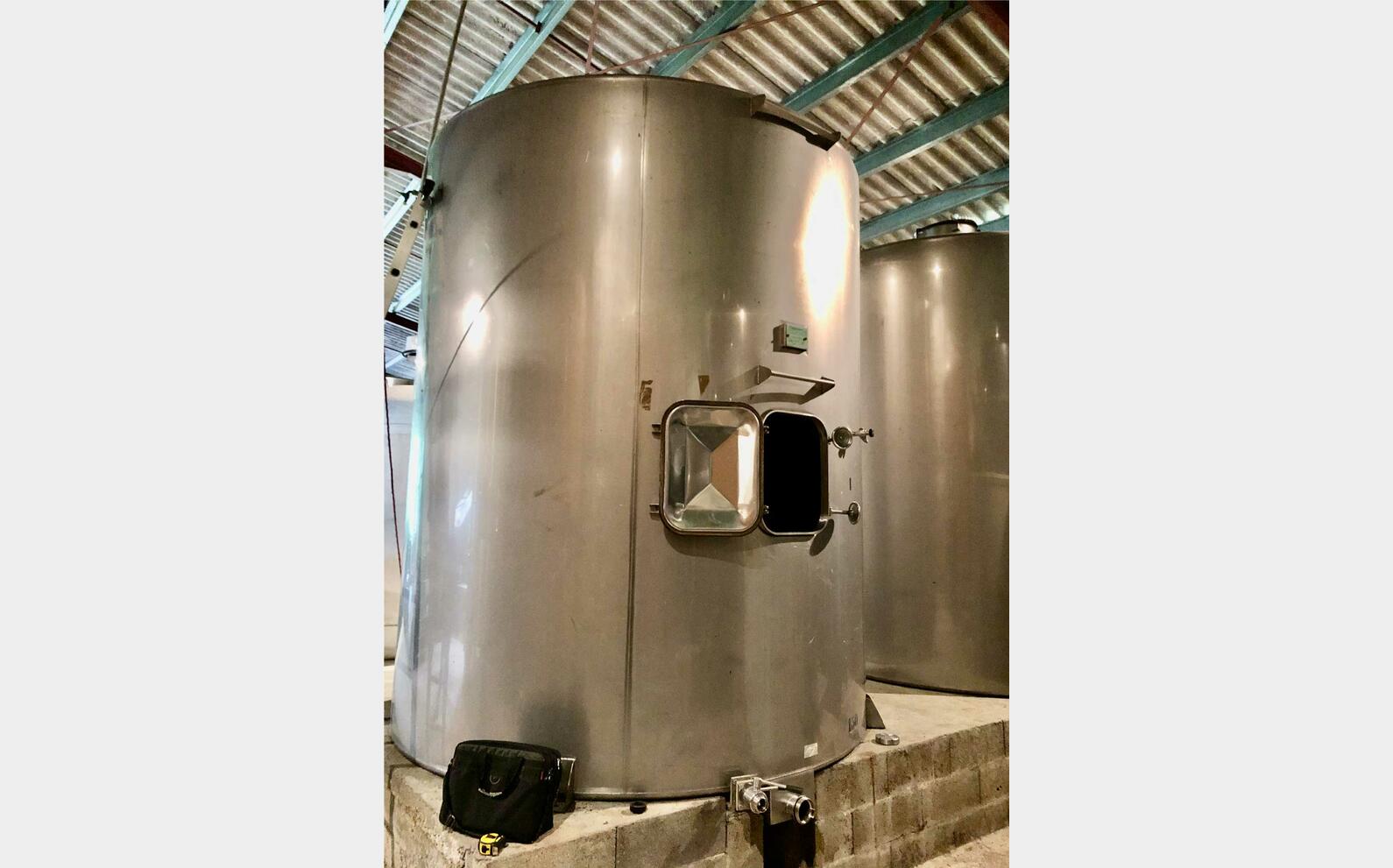 Cuve inox 304 fond plat avec boitard 150 HL (15 000 litres)