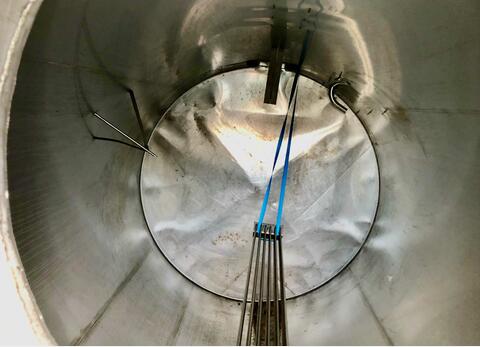 Stainless steel cylindrical tank - Vertical on legs